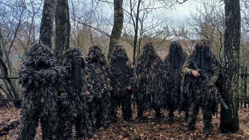 «Много готовых решений»: как волонтёры по всей России плетут маскировочные сети для бойцов СВО