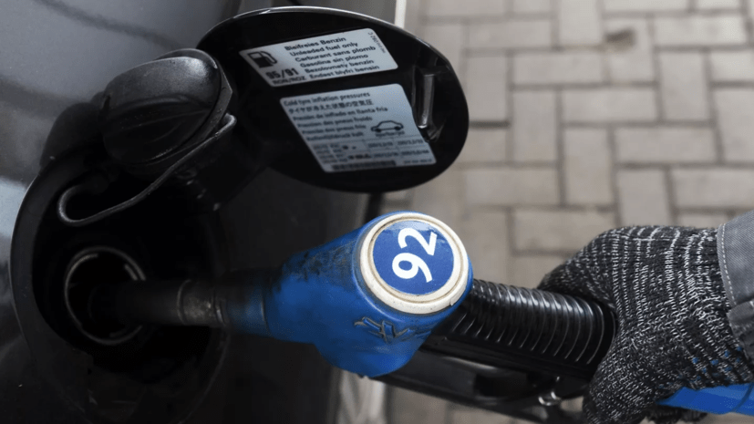 Стоимость бензина АИ-92 на сырьевой бирже в Петербурге снизилась на 3,3%