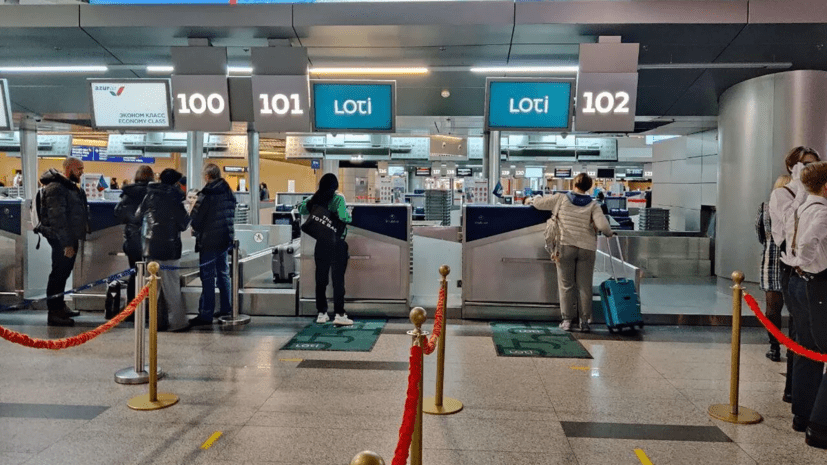 Куривший у стойки регистрации во Внукове пассажир напал на полицейского