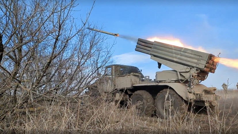 Авиаударами, огнём артиллерии и ракетными залпами: российские войска поразили в зоне СВО пункт управления и склад ВСУ