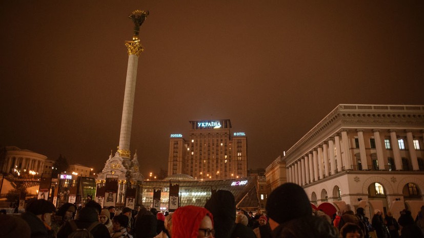 В центре Киева проходит митинг с требованием вернуть военнослужащих с фронта