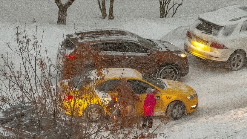 В Госдуме призвали не повышать цены на такси в непогоду