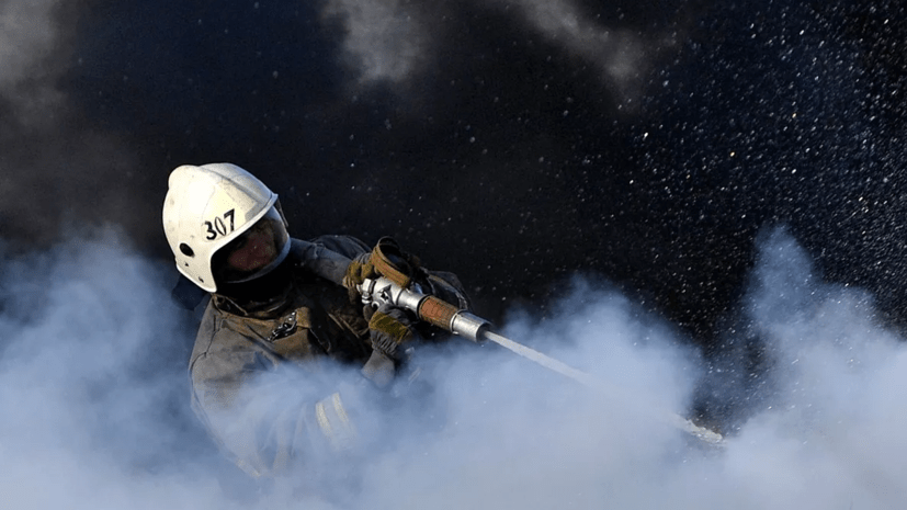 В Волгограде произошёл пожар в цехе по производству лаков и красок