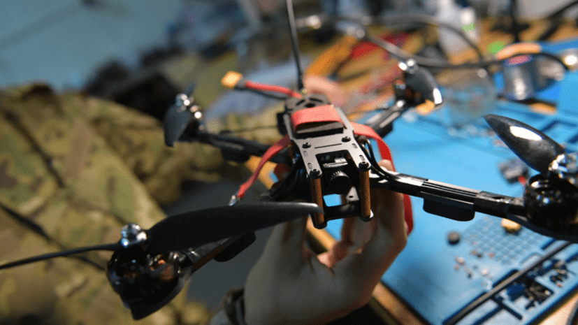 «Ключевую роль играет мастерство пилота»: глава ЦКБР — о специфике FPV-дронов и новых изделиях для бойцов СВО