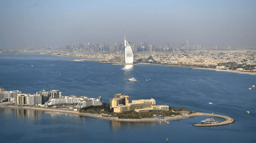 Власти ОАЭ объявили «оранжевый» уровень опасности из-за ливней с грозами