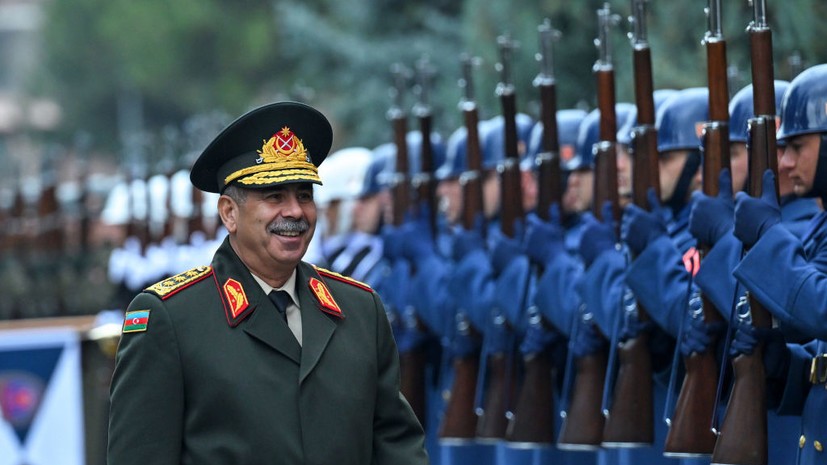 Глава МО Азербайджана Гасанов поручил увеличить интенсивность учений в армии