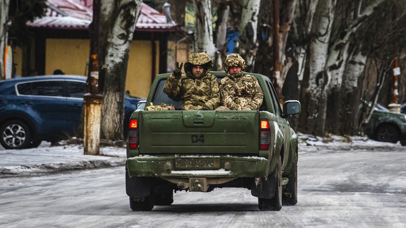 Экс-премьер Азаров: на Украине люди в военной форме вызывают страх у гражданских