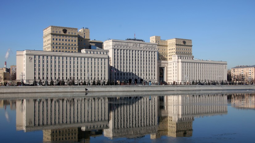 Дежурными средствами ПВО: в МО РФ заявили о перехвате и уничтожении 35 БПЛА и 12 снарядов РСЗО над российскими регионами