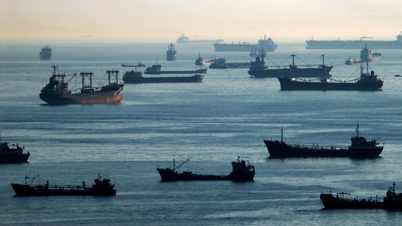 Поломка сухогруза привела к приостановке судоходства в Босфоре