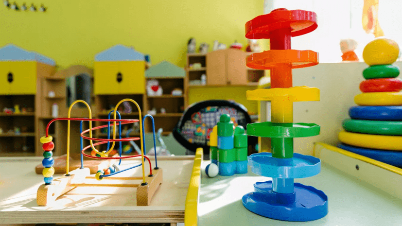 Жителей повреждённых при ЧП в Петербурге квартир разместили в детском саду