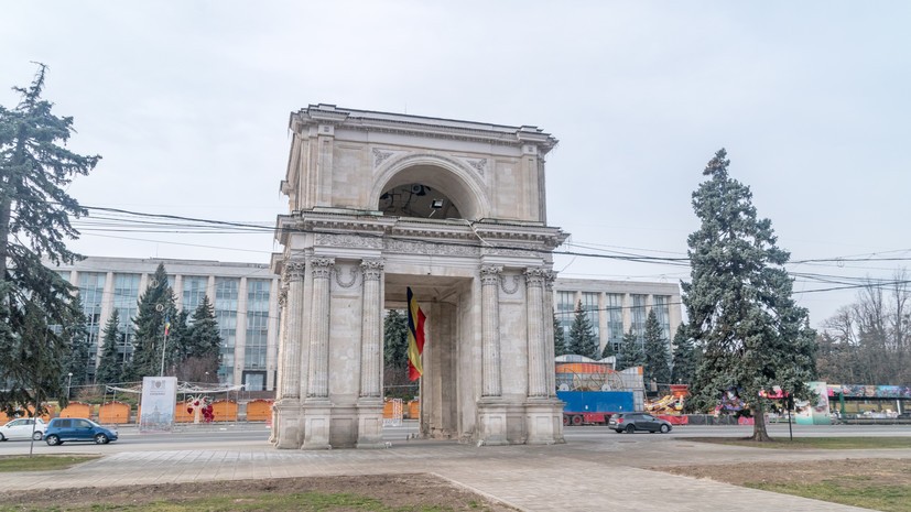 В Молдавии суд признал экстремистским символом флаг Российской империи