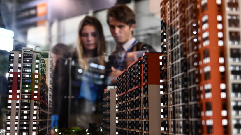 «Самая популярная программа»: почему в России ускорилась выдача семейной ипотеки