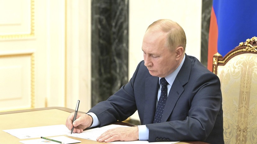 Песков: Путин иногда приезжает в Кремль в воскресенье, чтобы не мешать водителям