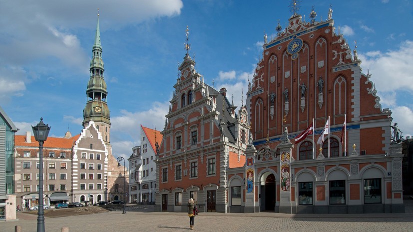 В Латвии требуют отставки главы Минкультуры за поддержку вещания в СМИ на русском