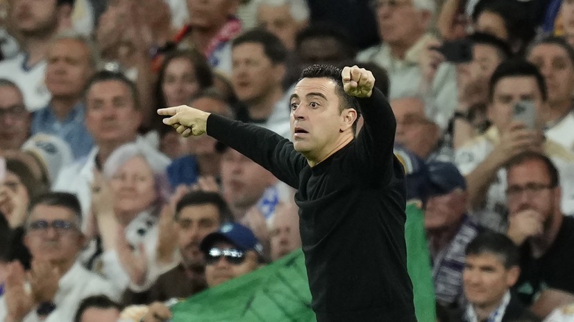 Хави объяснил решение остаться главным тренером «Барселоны»