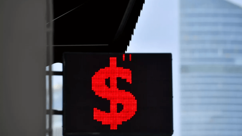 Курс доллара на Мосбирже опустился ниже 93 рублей