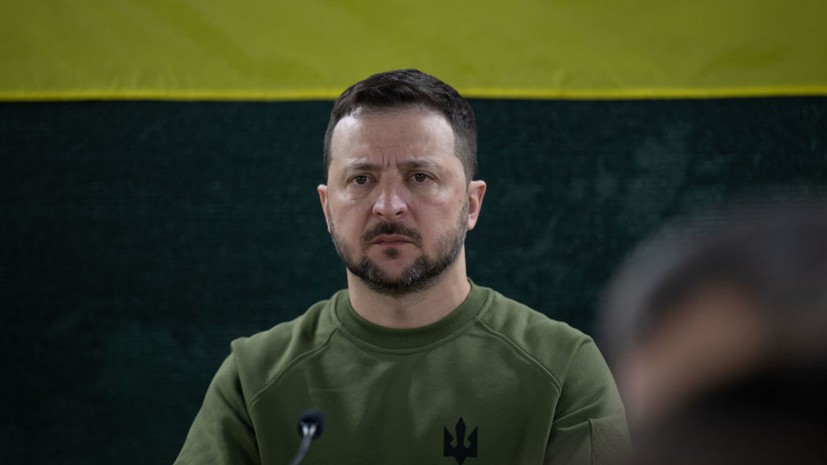 Зеленский заявил, что Украина готова получать военную помощь от США в кредит