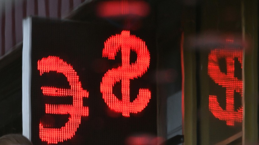 Курс доллара на Мосбирже опустился ниже 92 рублей