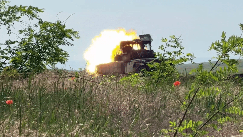 Уничтожена группа пехоты: танк Т-80БВМ группировки войск «Днепр» ликвидировал укрепрайон ВСУ возле Работина