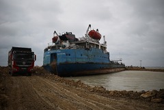 Демонтаж и подъем севшего на мель танкера "Волгонефть-239" завершат к 31 марта