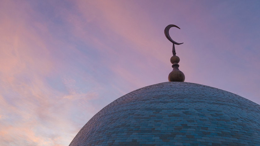 Как отметить Ураза-байрам в 2025 году: запреты, молитвы и праздничный стол