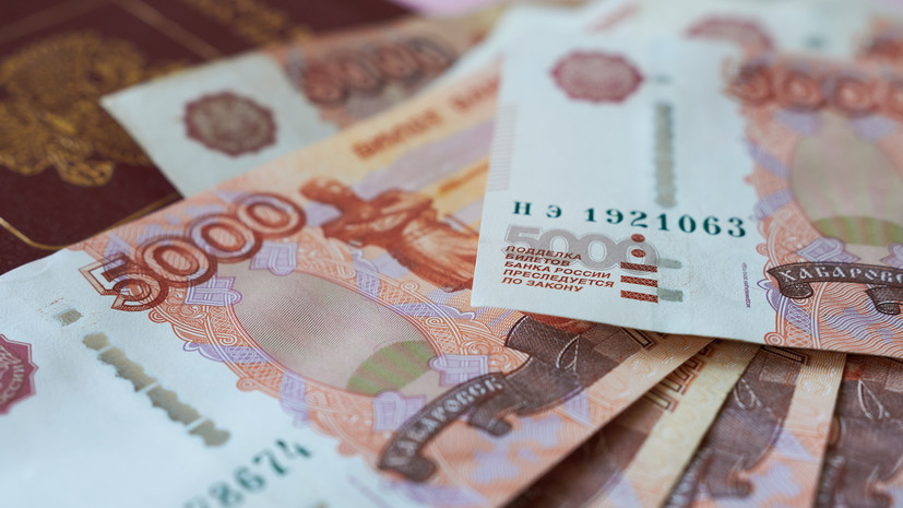 На фоне крепкого рубля и высокой ставки: годовая инфляция в России замедлилась впервые с октября 2024-го