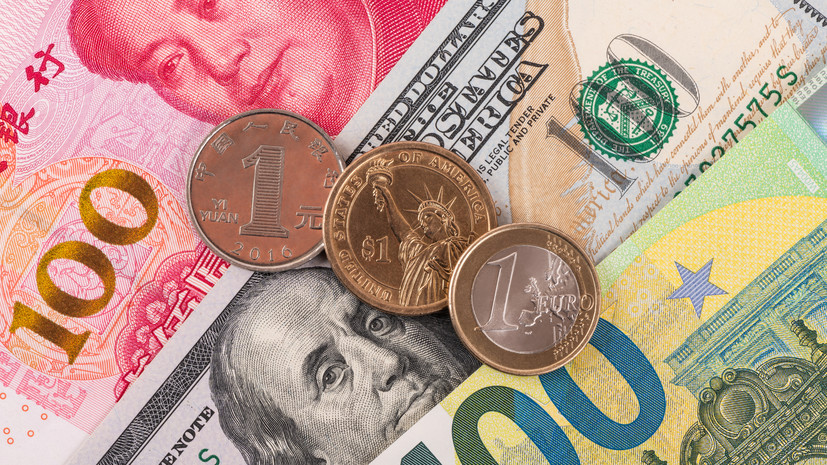 С оглядкой на бюджет, торговлю и ставку ЦБ: как могут измениться валютные курсы в октябре