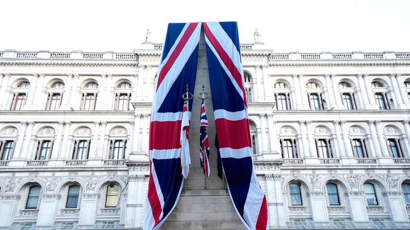 «Ищут пастуха для стада баранов»: Великобритания тратит миллионы на российских оппозиционных блогеров