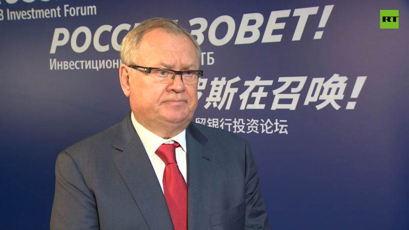 «В целом справляется»: глава ВТБ Костин — об экономике, ключевой ставке и курсе рубля