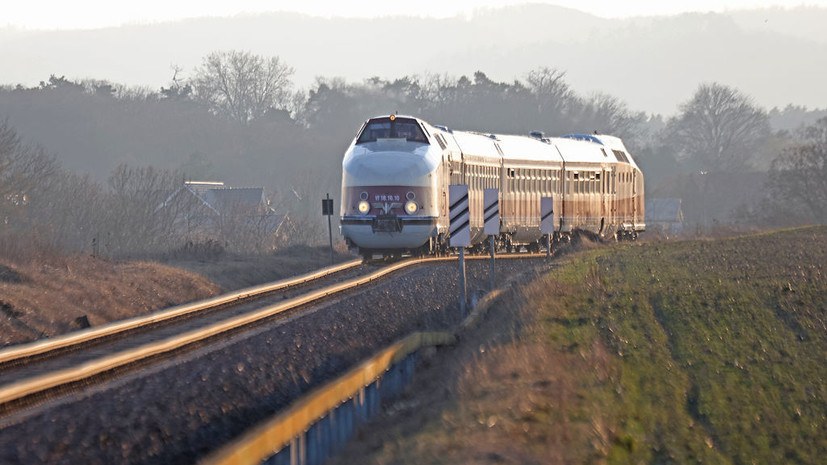 В Германии поезд врезался в бетонные плиты на путях