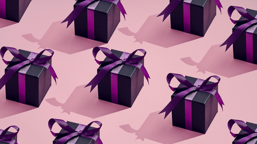 Юрист: сборы на подарки на работе должны быть исключительно добровольными