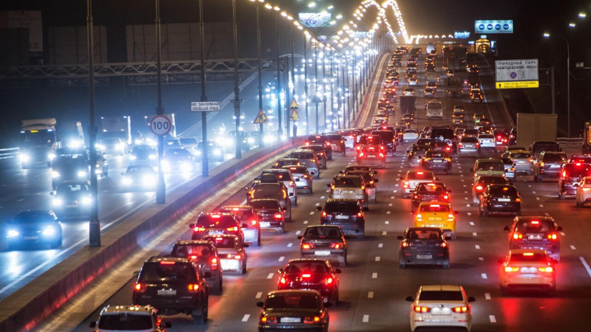 Автобус и грузовик столкнулись на МКАД