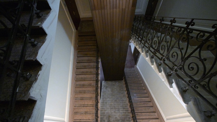 Россиянам объяснили, что делать в случае отсутствия уборки в подъезде дома