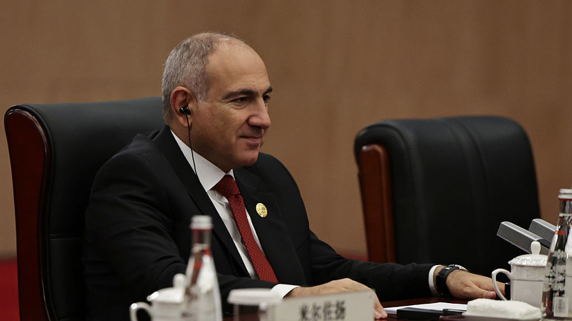 Пашинян публично извинился перед женщиной, с которой поругался в метро