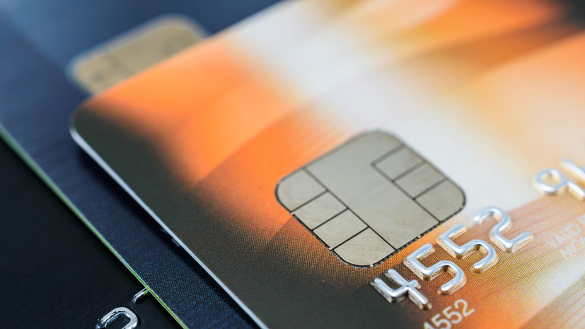 Не больше 20 в одни руки: как в России планируют ограничить выдачу банковских карт