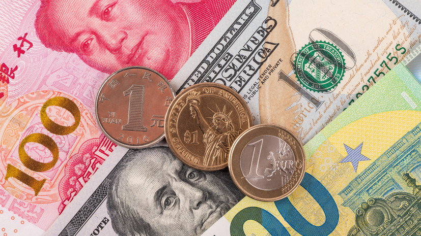 «Спрос на валюту остаётся подавленным»: как могут измениться курсы юаня, доллара и евро до конца зимы