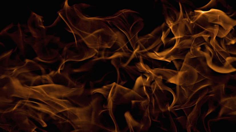 Al Hadath: вблизи промзоны Халифа в Абу-Даби после ракетного удара начался пожар