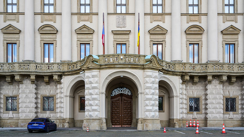 МИД Чехии осудил нападение на «Русский дом» в Праге