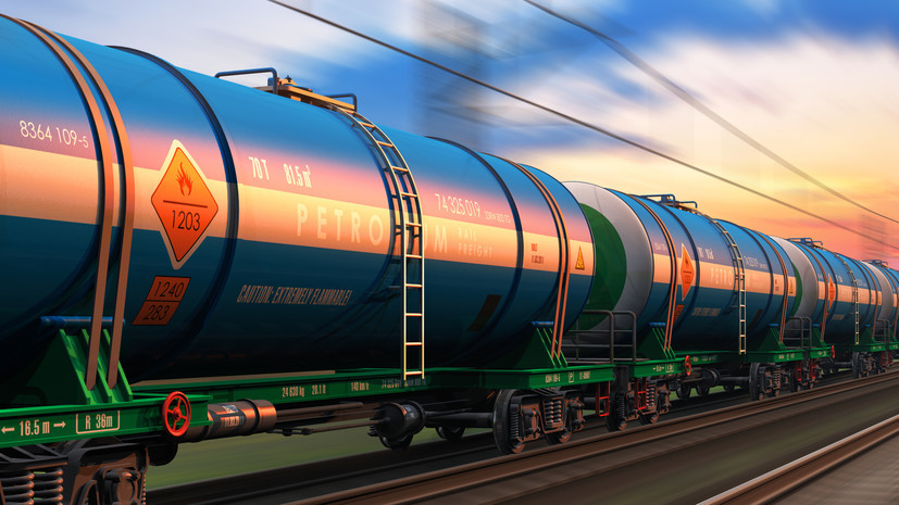 Новак поручил подготовить проект запрета экспорта бензина с 1 апреля 2026 года