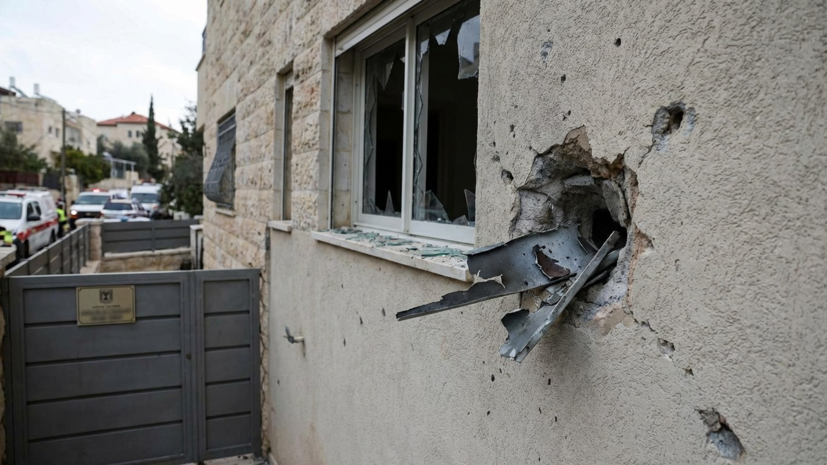 Осколки иранской ракеты попали в дом консула США в Израиле