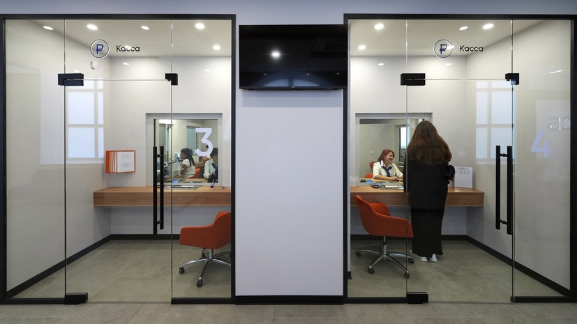 «Известия»: банки почти втрое ускорили закрытие отделений в 2026 году