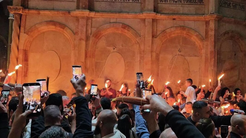 Делегация Фонда Андрея Первозванного вылетела с Благодатным огнём в Москву