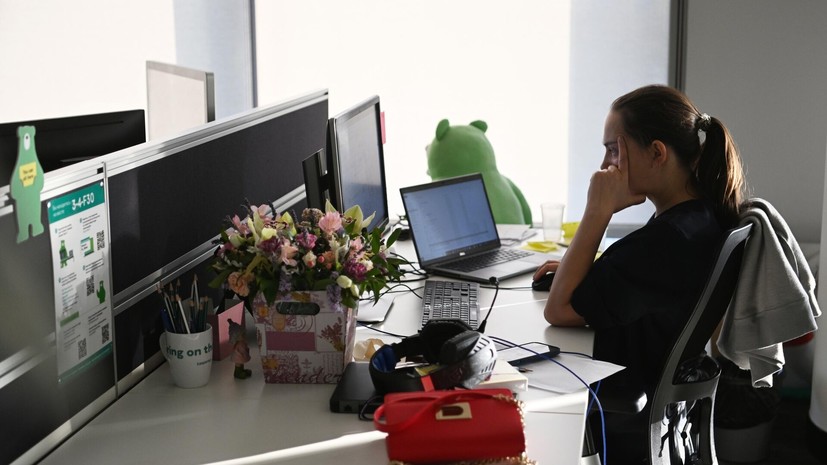 В России начался сокращённый рабочий день