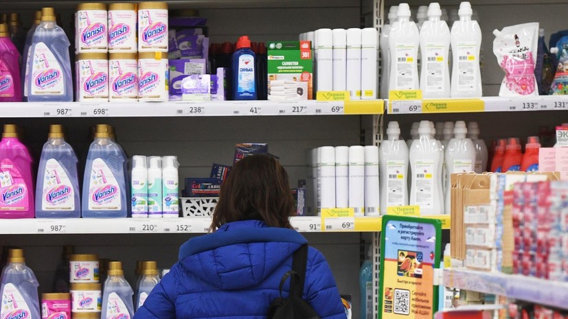 Чекушов: косметика и бытовая химия первыми попадут на «российскую полку»