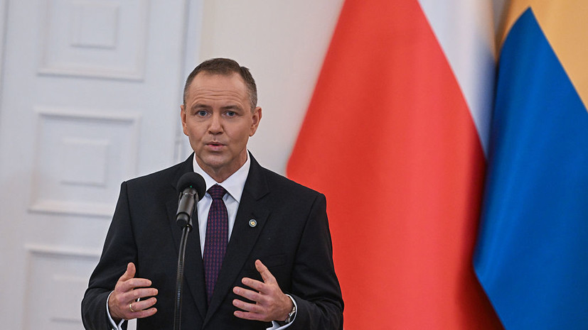 Президент Польши Навроцкий выронил снюс во время эфира о его запрете