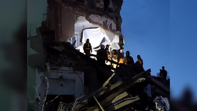 Двое погибших, 12 пострадавших, разрушенный подъезд и эвакуация: за ночь над Россией уничтожено 155 украинских БПЛА