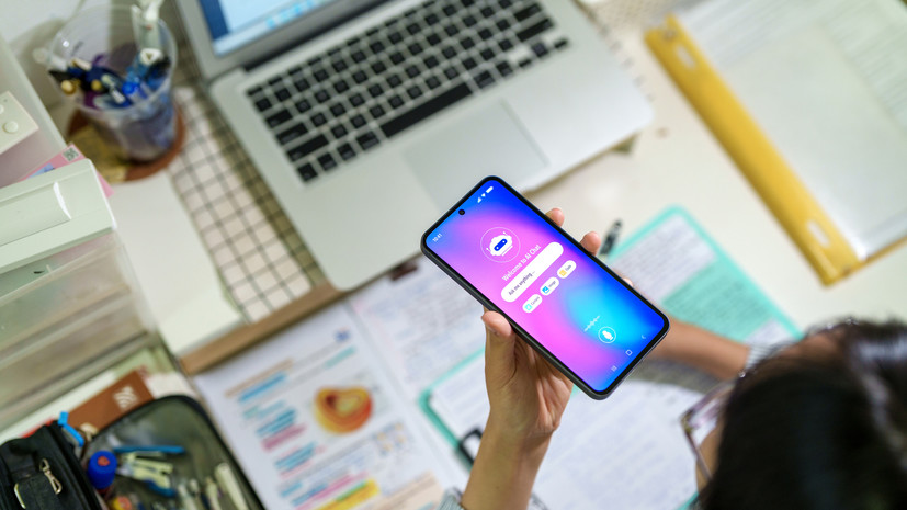 Глава Рособрнадзора признал, что часть домашних заданий выполняет ИИ