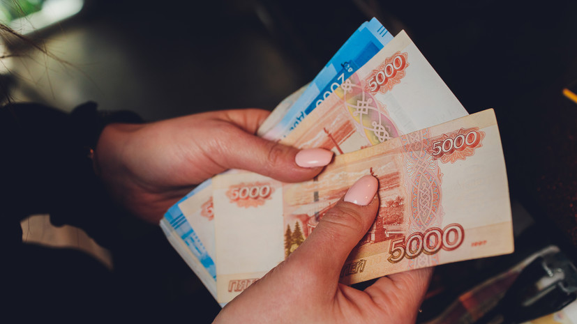 Юрист: работа в праздничный день оплачивается не менее чем в двойном размере