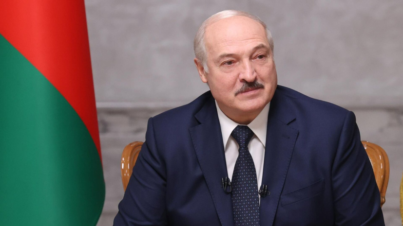 Лукашенко сравнил экспериментальный белорусский трактор с космическим кораблём