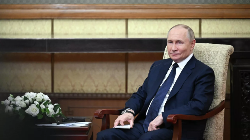 Ушаков: Путина в КНР будут сопровождать пять вице-премьеров и восемь министров